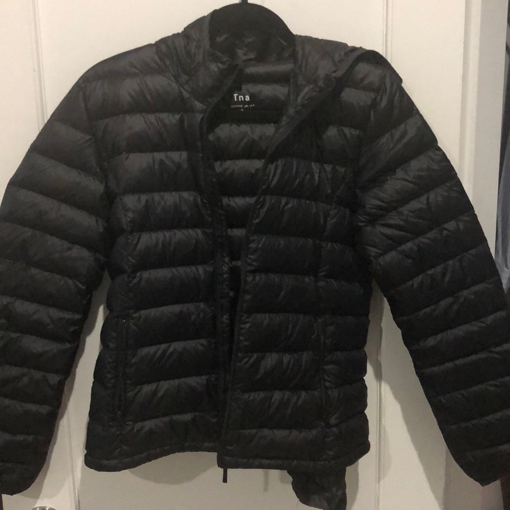 TNA Aritzia puffer style down packable jacket final drop